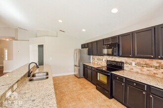 2425 Merry Rd in Tavares, FL - Building Photo - Building Photo