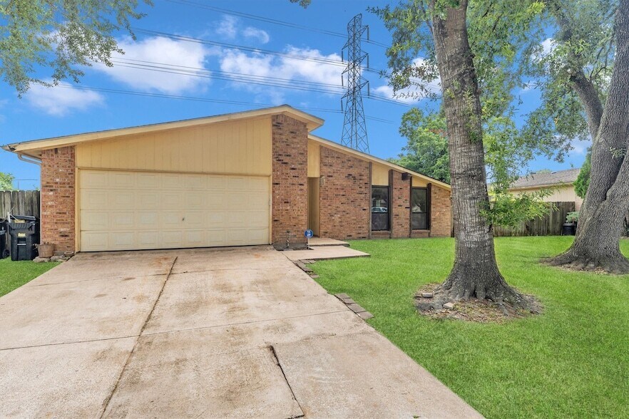 18330 Navajo Trail Dr in Spring, TX - Building Photo