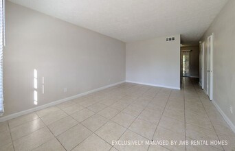 2859 Yellow Pine Ct-Unit -7 in Jacksonville, FL - Building Photo - Building Photo