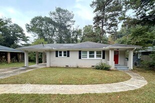 3389 Lark Ln in Decatur, GA - Building Photo