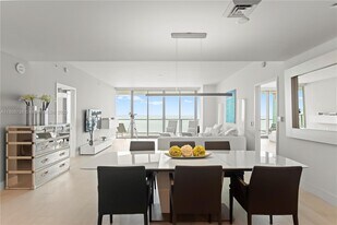 350 Ocean Dr in Key Biscayne, FL - Building Photo