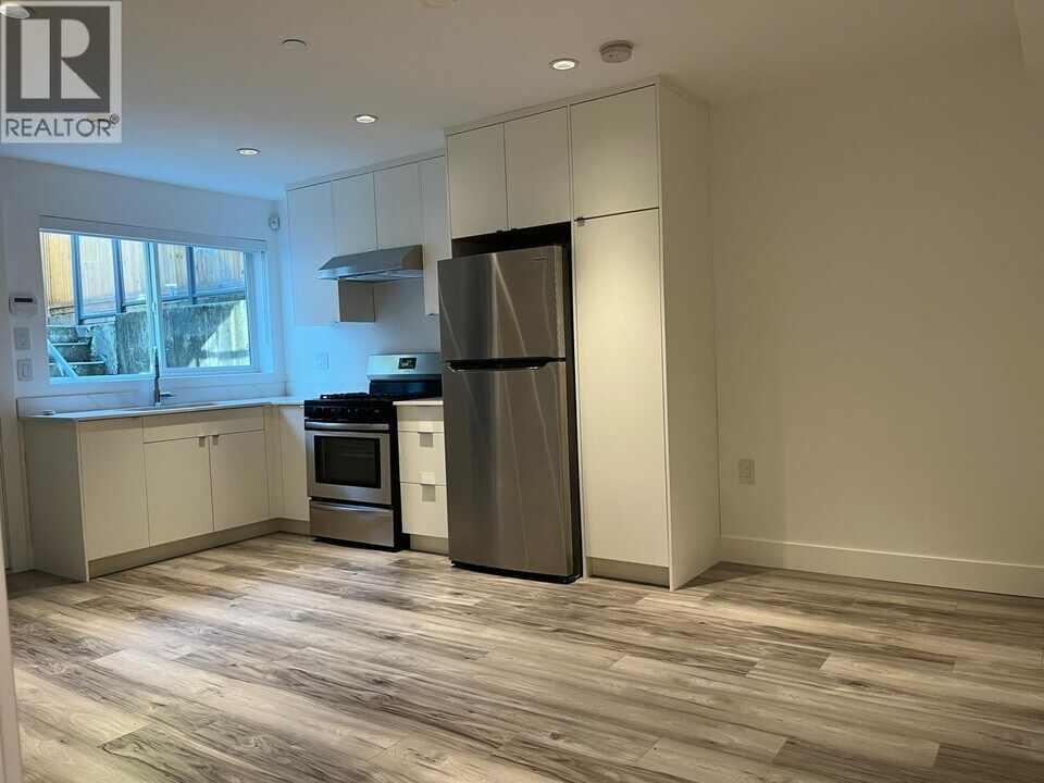 3533 Tanner St in Vancouver, BC - Building Photo