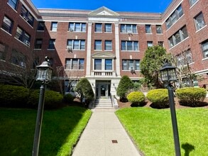 141 Englewood Ave, Unit 1 in Boston, MA - Foto de edificio - Building Photo