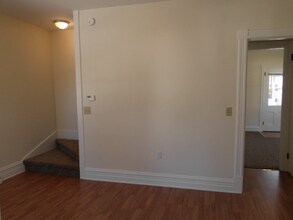 205 E Pine St, Unit 1 in Athens, PA - Foto de edificio - Building Photo