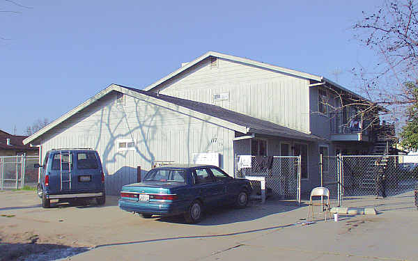 117 E 12th St in Merced, CA - Building Photo - Building Photo