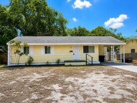 930 Alcazar Wy S in St. Petersburg, FL - Building Photo