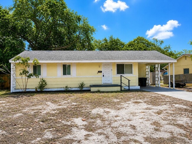 property at 930 Alcazar Wy S