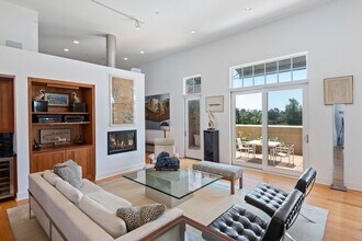 350 Chapala St in Santa Barbara, CA - Building Photo - Building Photo