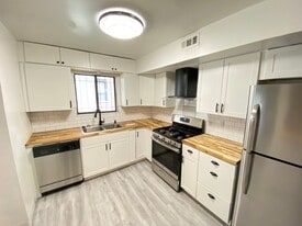 1522 Indianola Ave in Columbus, OH - Building Photo