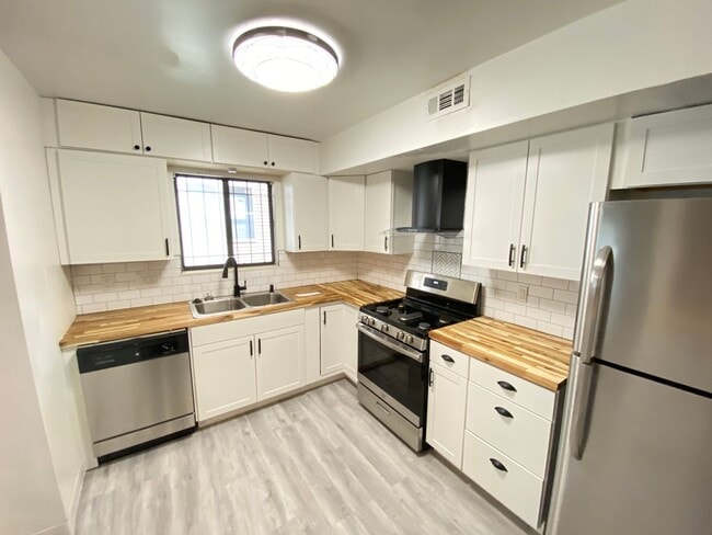 property at 1522 Indianola Ave