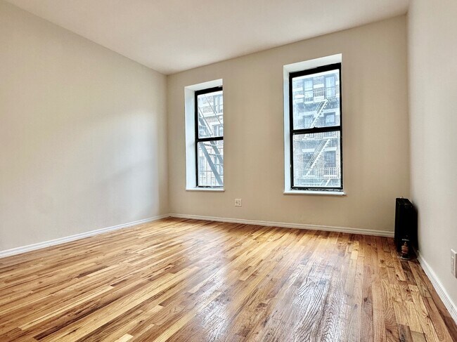 209 W 108th St in New York, NY - Building Photo - Building Photo