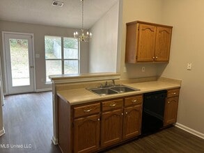 5371 Bradley Dr in Southaven, MS - Foto de edificio - Building Photo