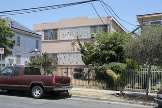 1142 S Kenmore Ave in Los Angeles, CA - Building Photo - Building Photo