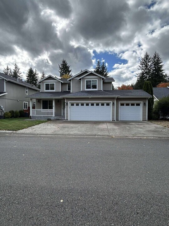 15839 Yelm Terra Way SE in Yelm, WA - Building Photo