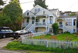 155 Tomales St in Sausalito, CA - Foto de edificio - Building Photo