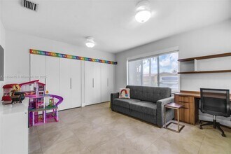 6120 SW 93rd Ave in Miami, FL - Building Photo - Building Photo