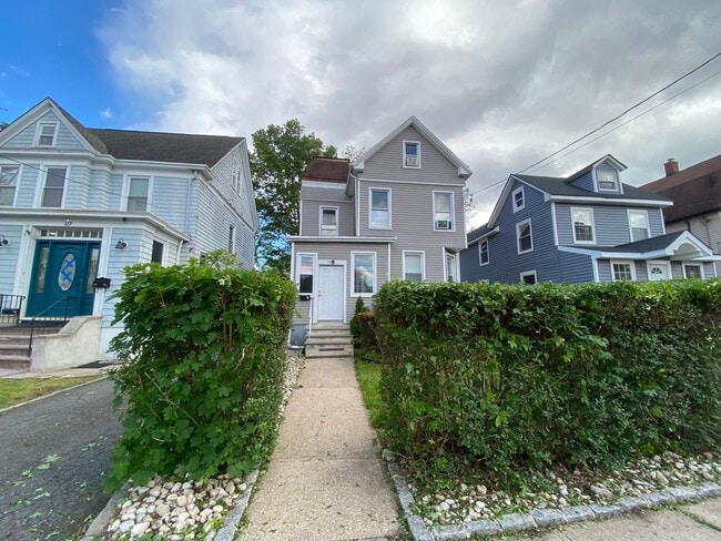 129 W 3rd Ave, Unit 129 in Roselle, NJ - Foto de edificio - Building Photo