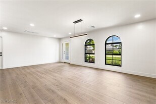 1911 Princess Ct in Naples, FL - Building Photo