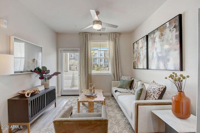 28201 N Black Cyn Hwy, Unit 2 in Phoenix, AZ - Building Photo - Building Photo