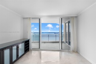 808 Brickell Key Dr in Miami, FL - Building Photo - Building Photo