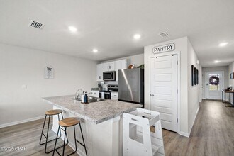 4873 Shurer Ln in Panama City, FL - Building Photo - Building Photo