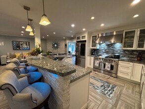 17010 Via Los Caballeros in Riverside, CA - Foto de edificio - Building Photo