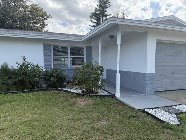 1737 Carlisle St in Clearwater, FL - Building Photo - Building Photo