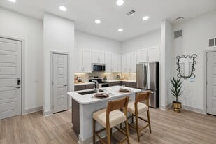 4601 N Main St in Houston, TX - Building Photo