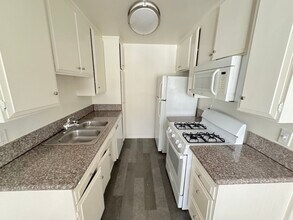 447 W Elk Ave, Unit 3 in Glendale, CA - Foto de edificio - Building Photo