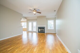 5356 Sunnyvale Dr in Nashville, TN - Foto de edificio - Building Photo