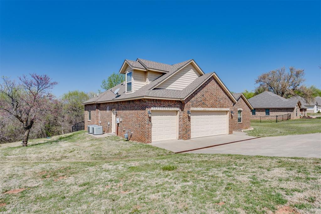 3719 Black Forrest Ct in Newcastle, OK - Building Photo
