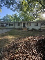 424 Tupelo Way in Center Point, AL - Building Photo