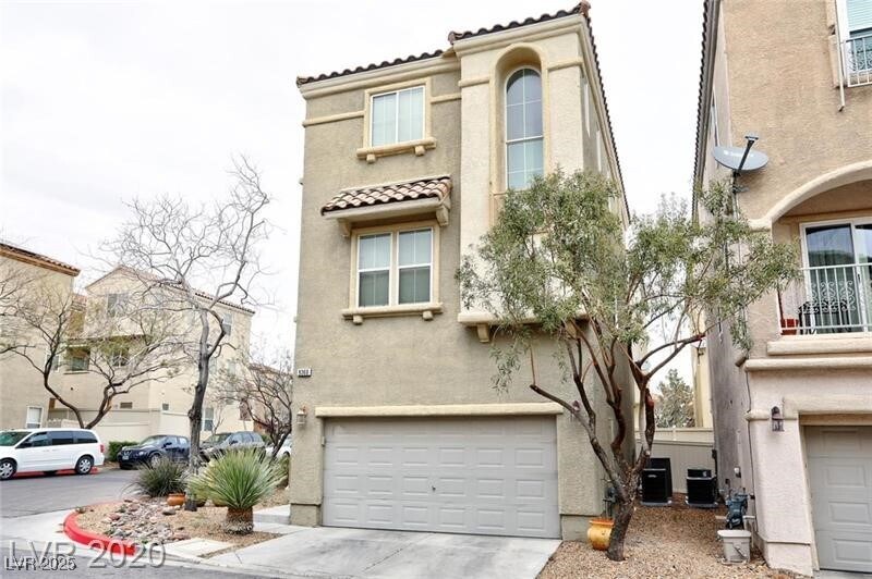 9360 Roping Cowboy Ave in Las Vegas, NV - Building Photo