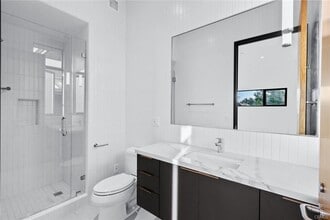 922 W Clark Ave in Burbank, CA - Building Photo - Building Photo