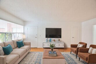 11143 Aqua Vista St, Unit 04 in Los Angeles, CA - Foto de edificio - Building Photo