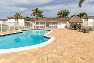 Lauder Ridge Apartments in North Lauderdale, FL - Foto de edificio - Building Photo