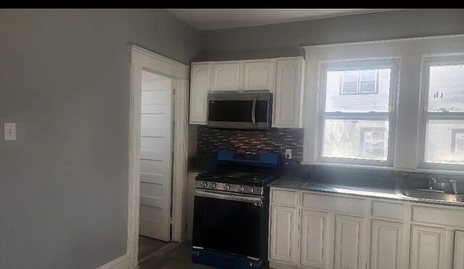 29 Irving Ave, Unit 2