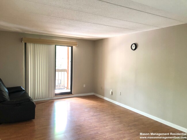 85 Brainerd Rd, Unit 212 in Boston, MA - Foto de edificio - Building Photo