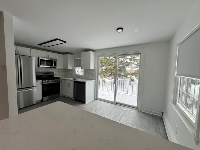 36 Hill Rd, Unit 1 in Belmont, MA - Building Photo - Building Photo