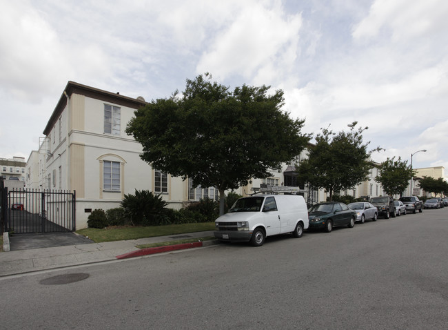 1535-1555 N Las Palmas Ave in Los Angeles, CA - Foto de edificio - Building Photo