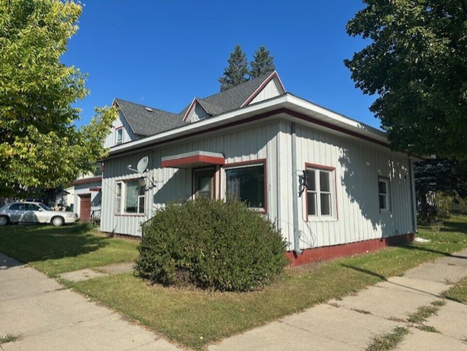 625 2nd Ave NE in Staples, MN - Building Photo