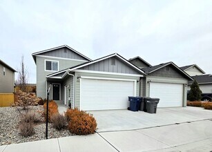 416 S Kansas Loop in East Wenatchee, WA - Building Photo - Building Photo