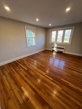 144 East Side Pkwy, Unit 2 in Newton, MA - Building Photo - Building Photo