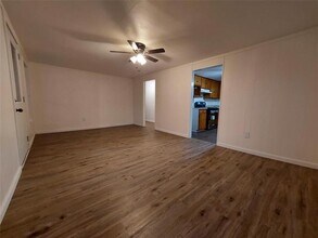 606 W Washington Ave in Whitney, TX - Building Photo - Building Photo