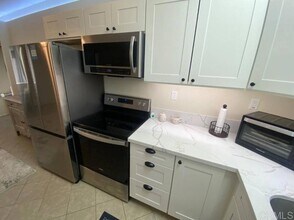 2426 Suncrest Blvd, Unit B in El Cajon, CA - Foto de edificio - Building Photo