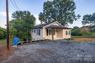 1488 Hilltop St in Albemarle, NC - Building Photo