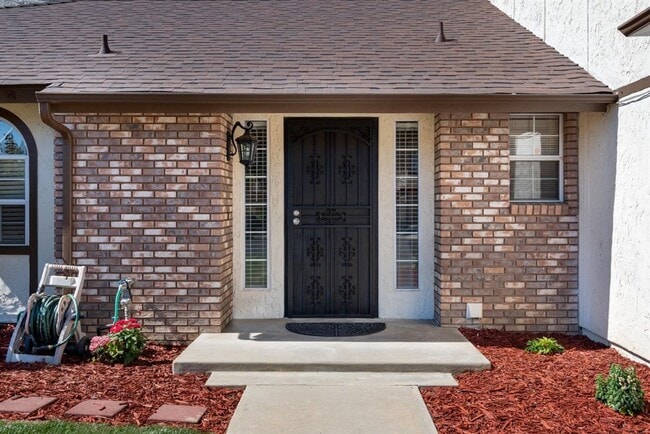 921 Fremont Ave in Clovis, CA - Building Photo - Building Photo
