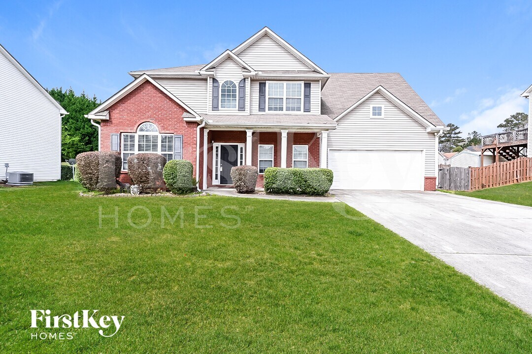 5439 Frontier Ct in Ellenwood, GA - Foto de edificio