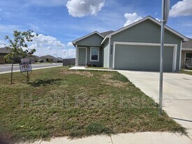 9204 James Bowie in Seguin, TX - Building Photo