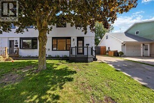 340 Trudeau Dr in Sarnia, ON - Building Photo